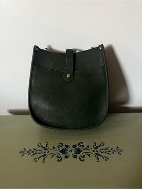 NWT Malibu Skye Dark Green Crossbody Saddle Bag - Classic Women’s Shoulder Bag